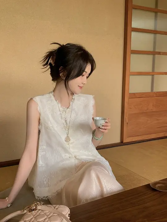 刺繍レースのノースリーブベスト【高級感あるデザイン・国風スタイル】