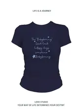 アメリカンデザインのロゴプリント半袖Tシャツ【女性用・タイトフィット】