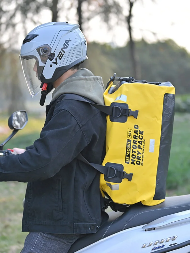 アウトドアキャンプ用タクティカル収納バッグ：48L防水パニアバッグの実用性と収納効率