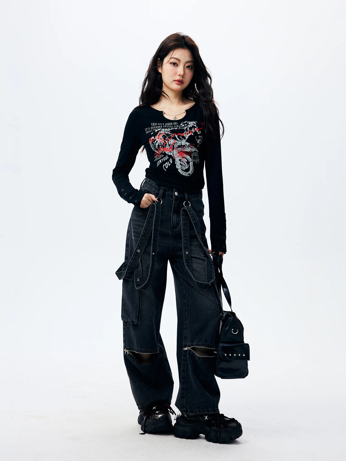 人気のモード系Tシャツとは？個性的な文字プリントが魅力の長袖Tシャツで、どんなシーンに活かせるの？