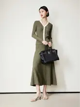 MRS Studios バイカラー Vネックニットカーディガン＋プリーツスカートセット【ドライ加工・女性用】
