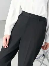 グレーのテーパードパンツ【9分丈・ストレート・ビジネス・カジュアル】