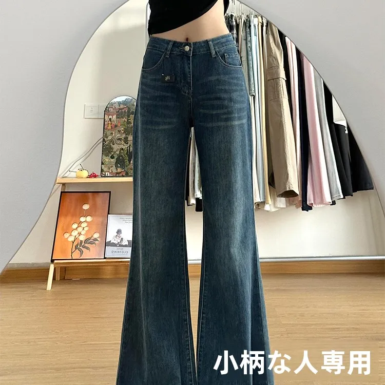 骨格ストレート フレアパンツ に似合うデザインは深い青色のストレートテーパードデニムパンツ