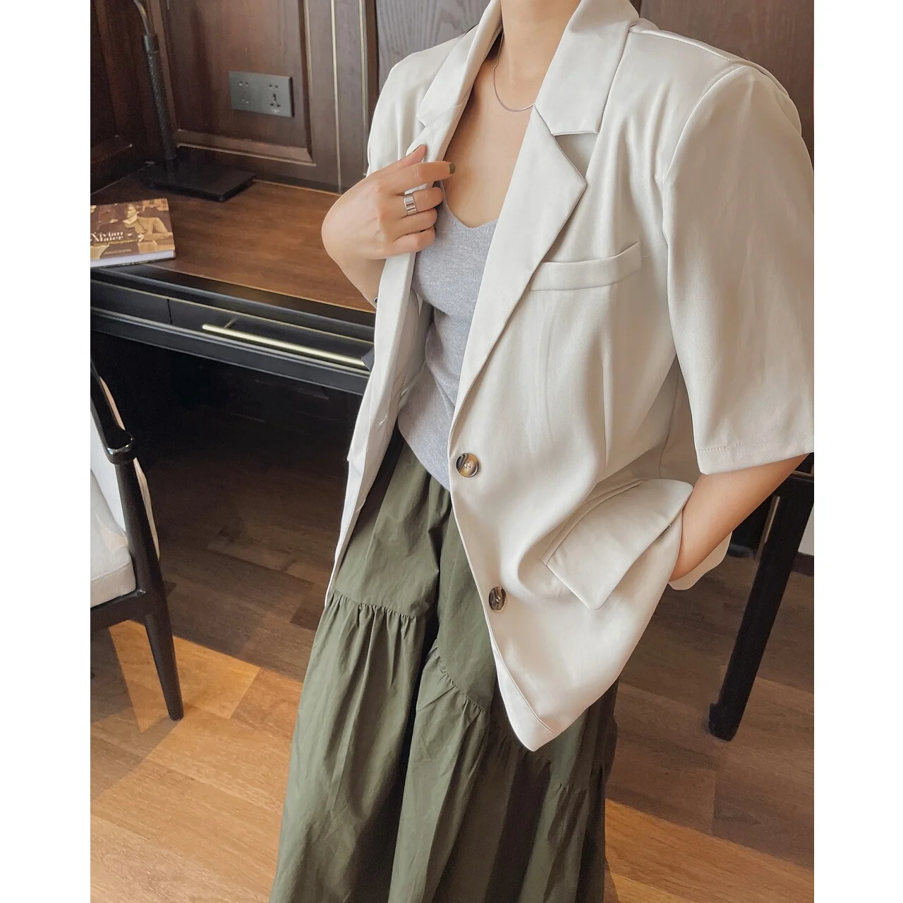 同窓会に着る20歳のカジュアル服装は？厳選4選で自然な会話と自信を演出する