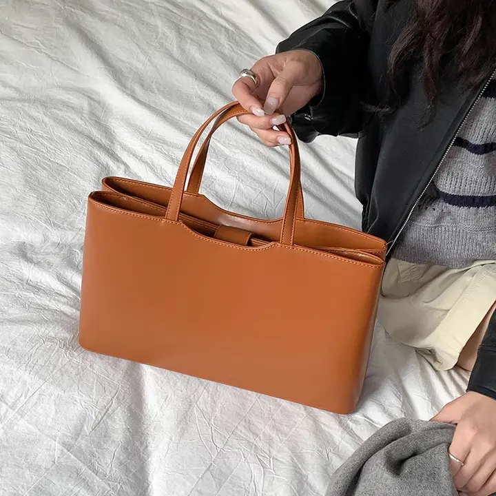 通勤用トートバッグ【分層デザイン・A4ファイル対応・シンプル】
