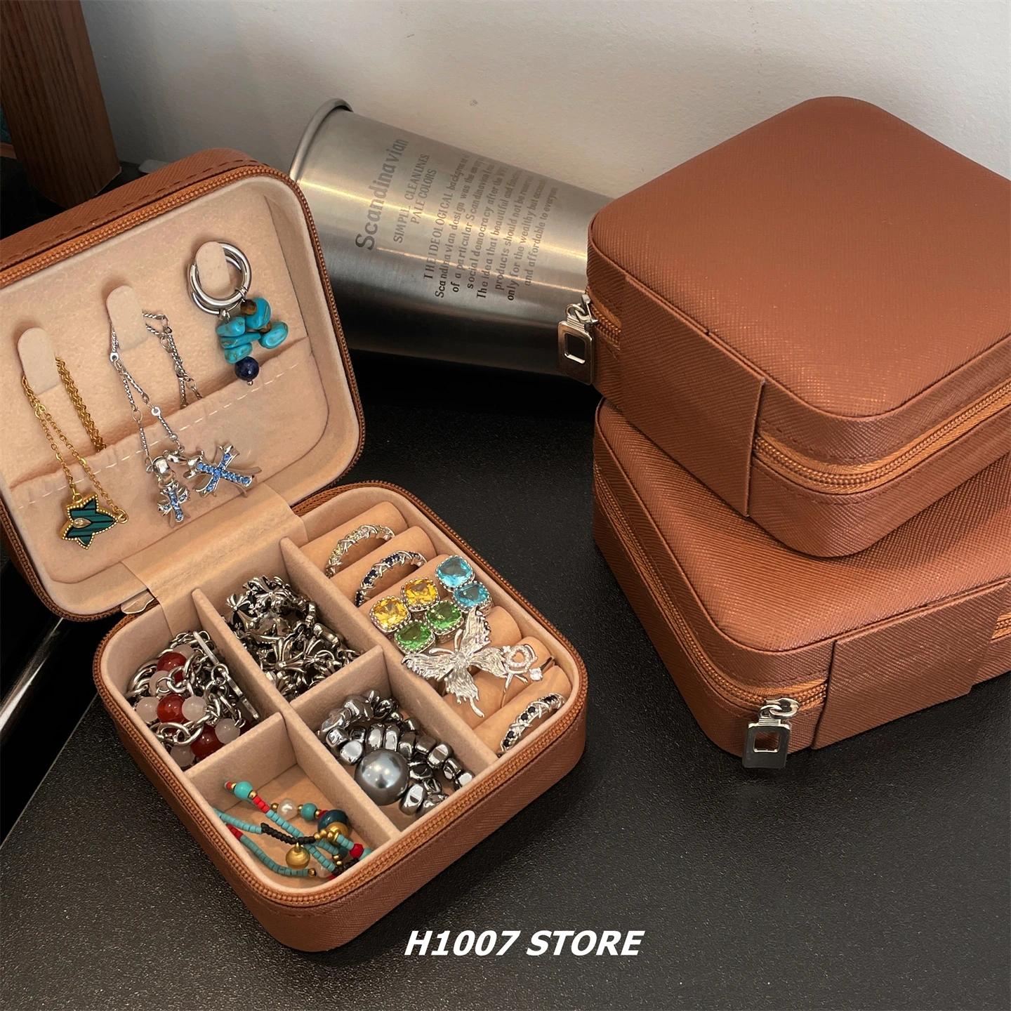 旅行中にジュエリーを失わないための鍵は？ブラウンジッパー式ジュエリーボックスのリアルな使い心地