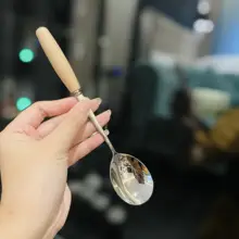 コンパクトな木製箸と304ステンレススチール製スプーンのセット【アウトドア用・学生食堂向け】