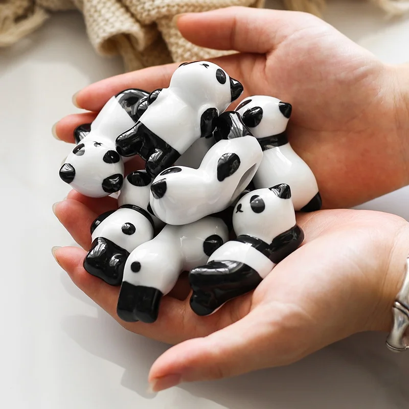 かわいいパンダデザインの箸置き：陶器製で実用性とデザインを両立