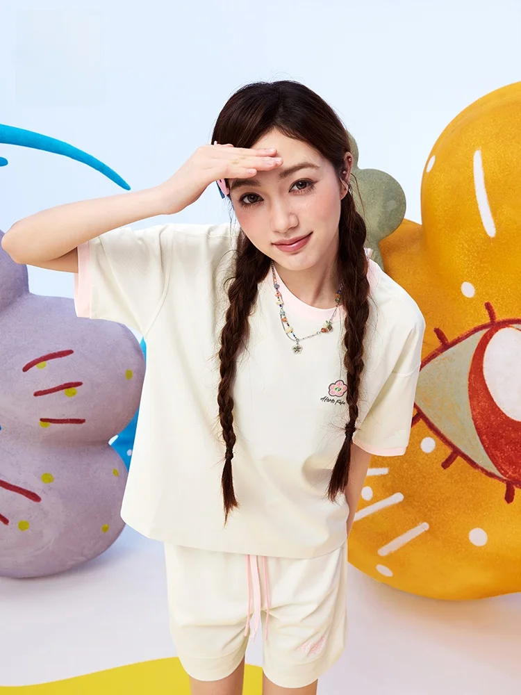 XTEP レディース夏用半袖Tシャツの公式コラボモデルはどのような特徴か
