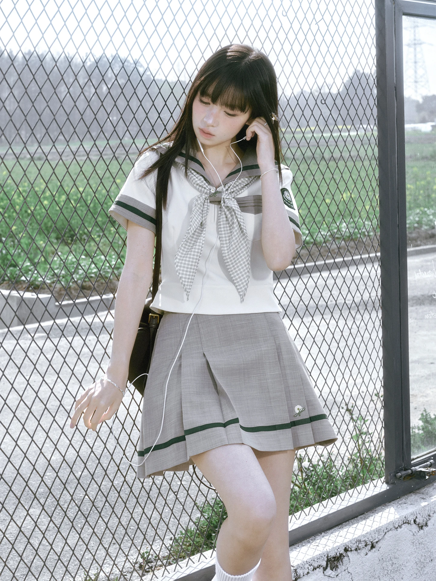 雛菊デザインの水手服風JK制服と百褶スカート：春夏用セットアップの実用性と着用シーン