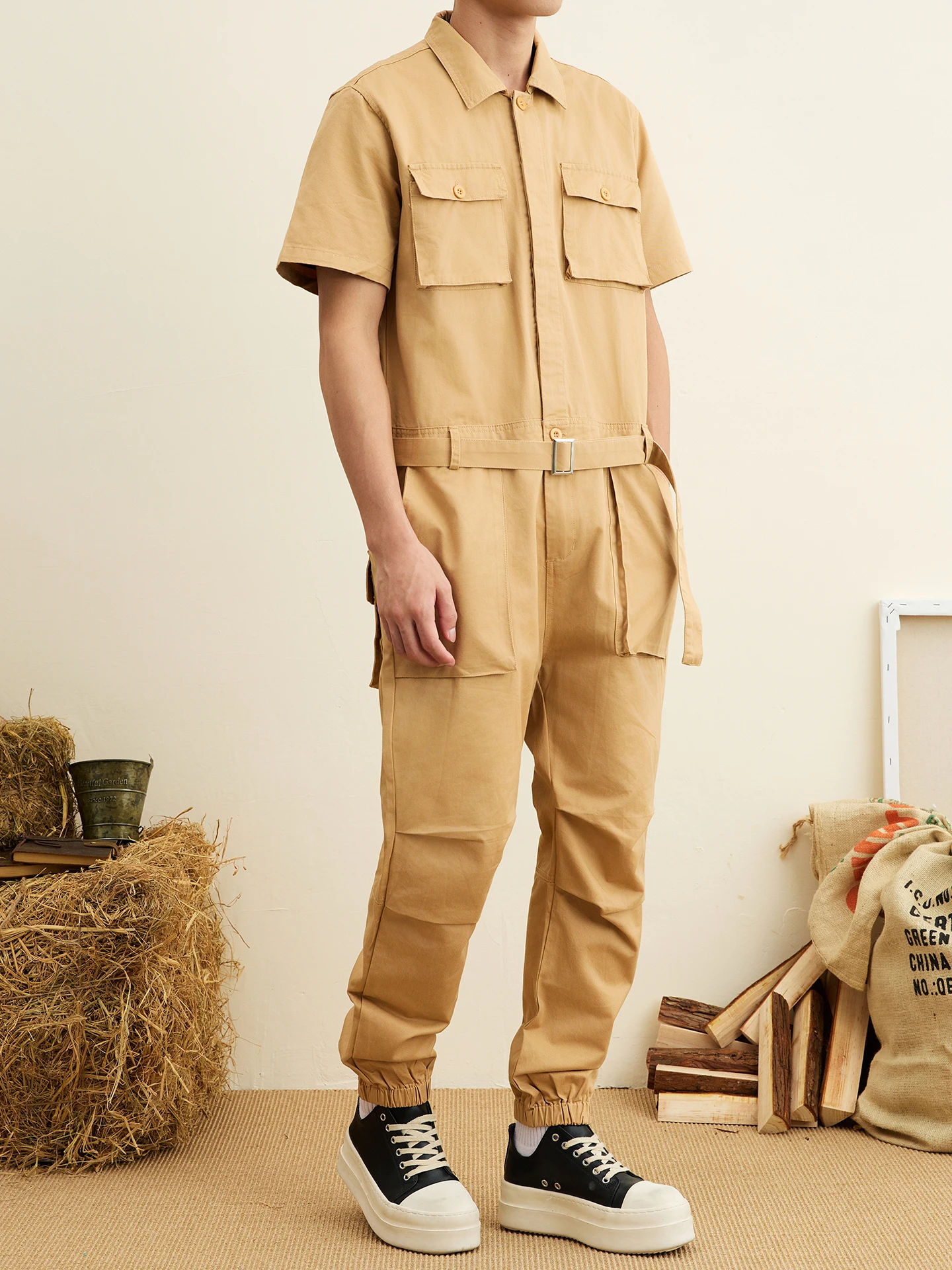 夏服オフィスカジュアルで「涼しさ」と「プロフェッショナリズム」を両立するには？