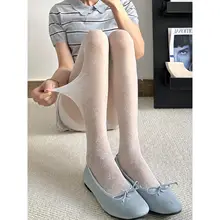 浅いピンクの春秋用ストッキング【花柄・レース・包芯糸使用】