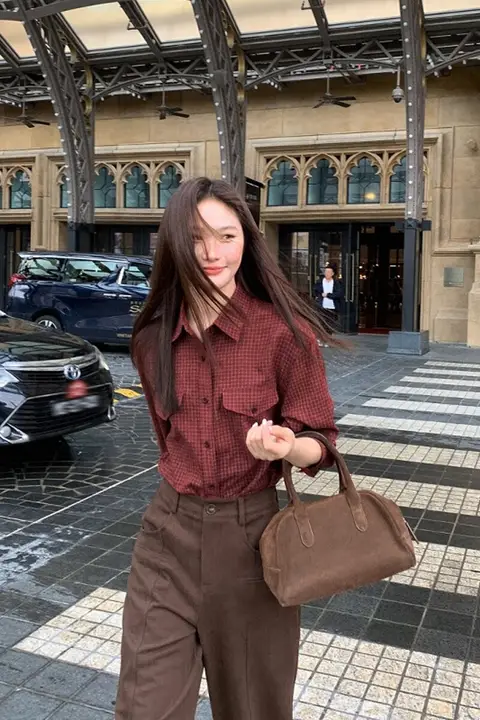 ヴィンテージチェックの長袖シャツ 女性 秋用 ゆったり スリム効果 デザイン性 抜群