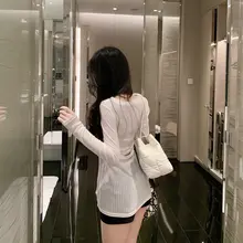 露背デザインの長袖Tシャツ【シンプルUネック・ホワイト・秋用】