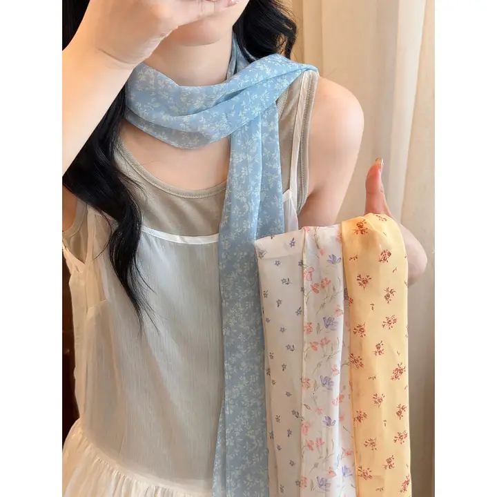 春夏用 フラワープリントシルクスカーフ【薄手・三角巾・フォトアクセサリー】