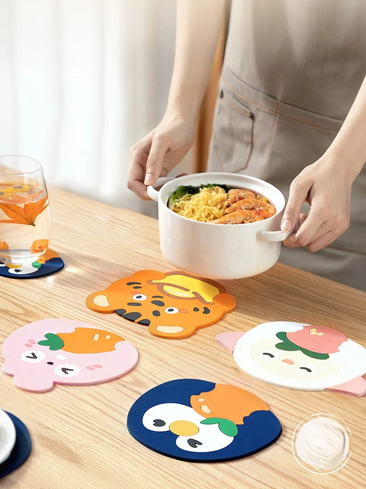 トレーの滑り止めは本当に必要？その選び方と、毎日の食事に寄り添うベストなアイテムとは
