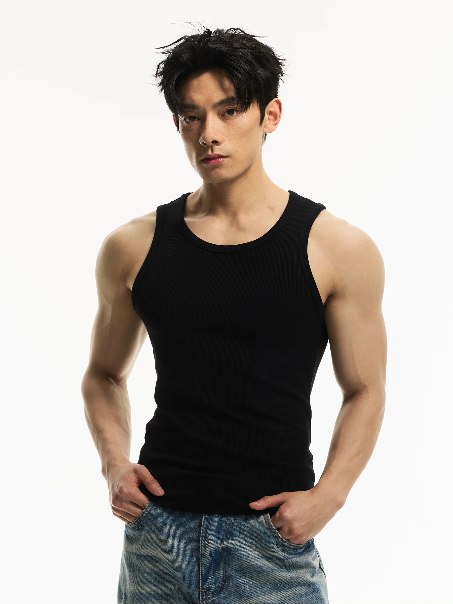 骨格ストレート tシャツとシャツ タンク トップ、どちらが通勤に最適？