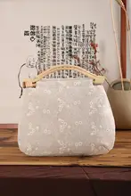 ヴィンテージ風手作り布バッグ【綿麻・刺繍・竹の取っ手・丸みを帯びたデザイン】
