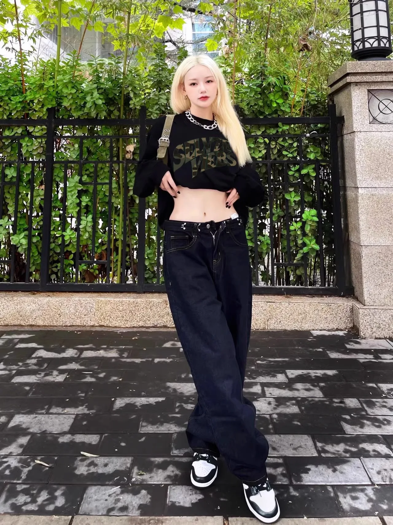 コットン製ビンテージ風クルーネックスウェットシャツ：アメリカンスタイルの通勤風使い方と素材特性