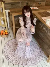 秋の清楚な印象のフラワープリントオフショルダーワンピース【リボンベルト付き・女性用】