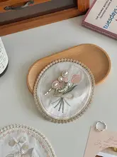 フレンチスタイルのレース刺繍付きチューリップと鈴蘭のコースター【高級布製・テーブルデコレーション・熱遮断】