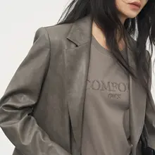 通勤に最適！シンプルな女性用スーツ【春用・クラシックデザイン】