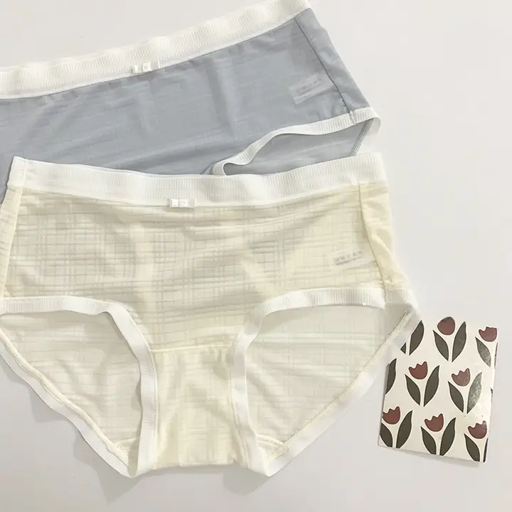 シンプルチェックデザインのアイスシルク夏用三角パンツ【女性用・中腰・通気性】