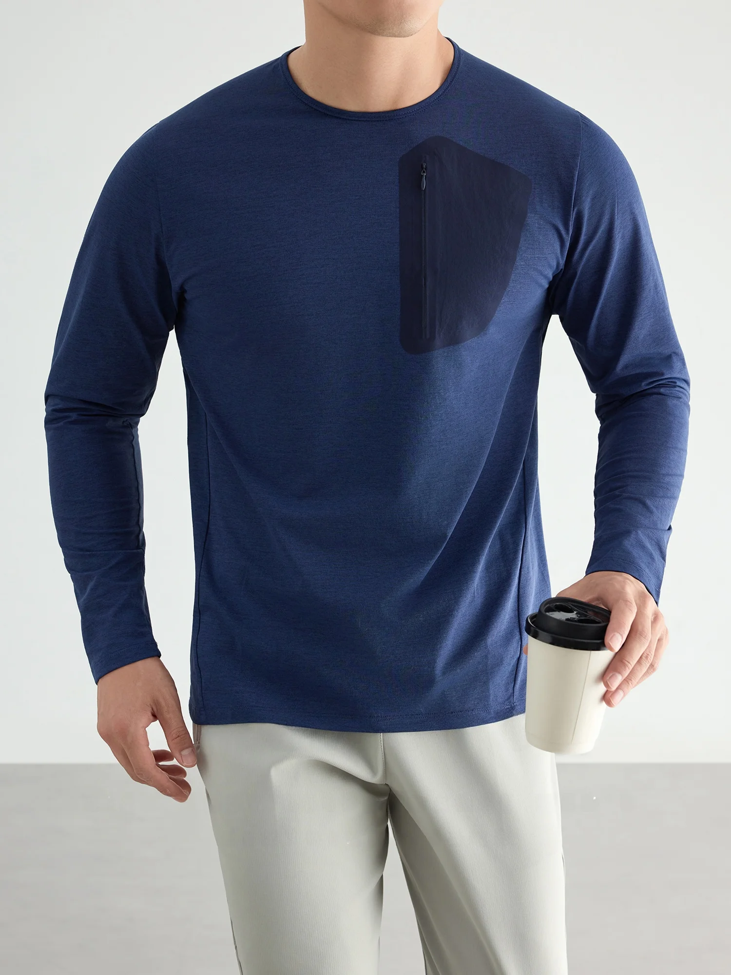 30代男性が毎日過ごす「通勤と休日のバランス」を支える、1着のTシャツは？