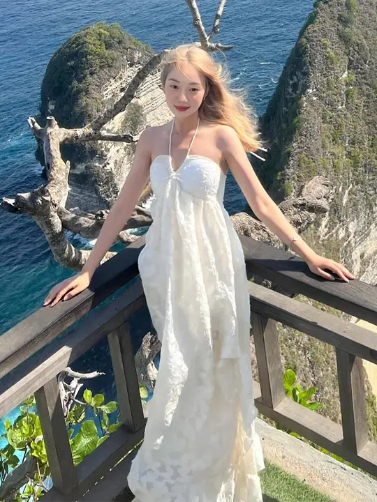 華やかさが引き立つ！バックオープンのキャミソールドレス【ビーチ・リゾート用・エレガント】