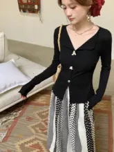 リバーシブルデザインの黒いTシャツ【春夏用・優しい雰囲気・細見え効果・ニット素材】