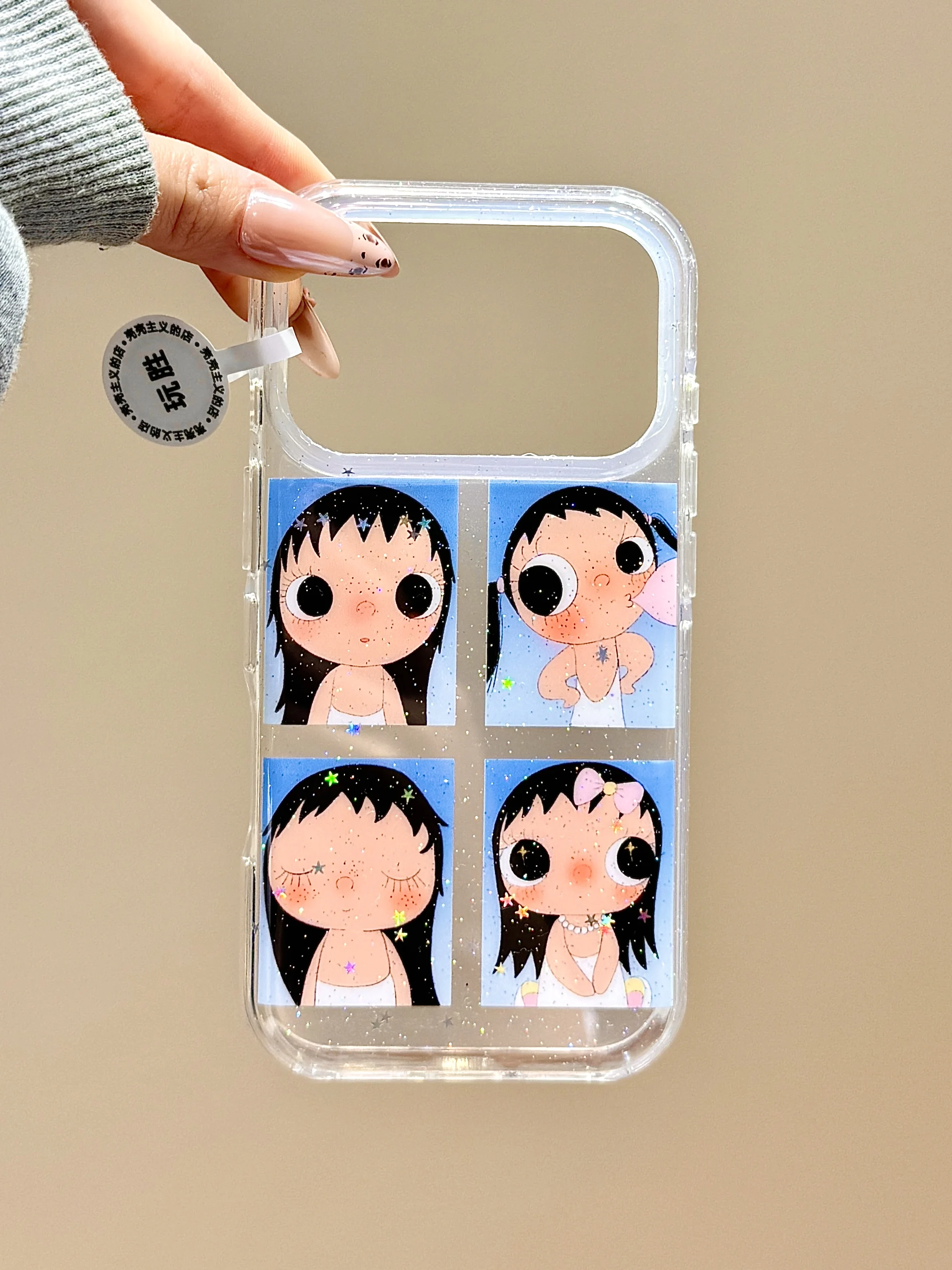 キラキラ四宮格デザインの大頭照スマホケース：ポップイラストかわいいスタイルの実用性と使い方