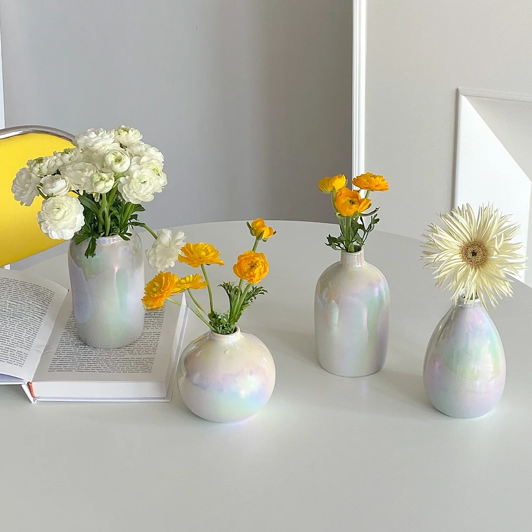 花瓶を選ぶときに迷うなら、このカラフルな陶器小花瓶が解決する！