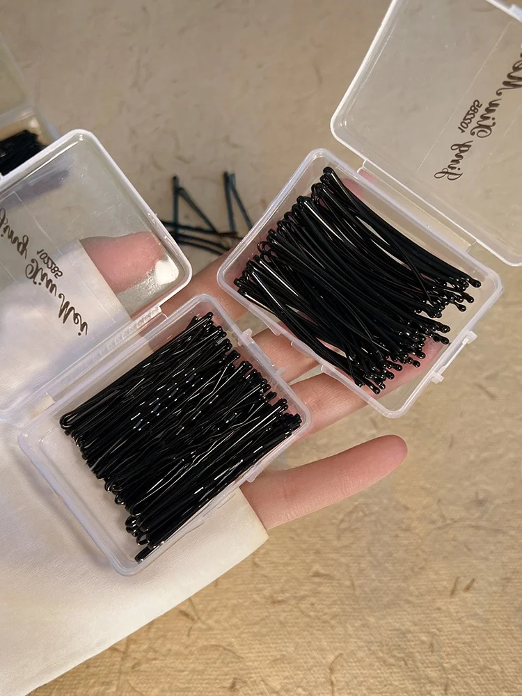 シンプルな一字型ヘアクリップ：高級感と丈夫さを実現するサイドバング用ゴム一本