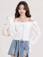 エレガントな白のオフショルダー長袖シャツ【デザイン性・春用・肩出し】