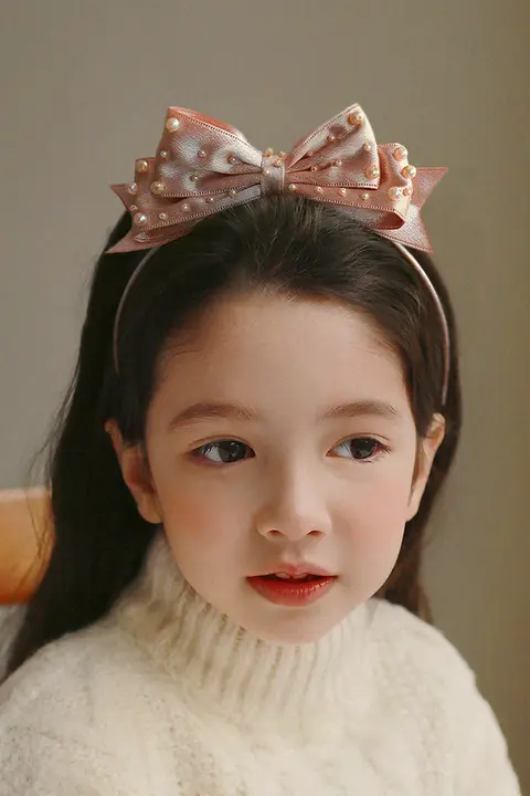 華やかなデザインの子供用リボンヘアバンド【手作り・パール付き・プリンセス風】