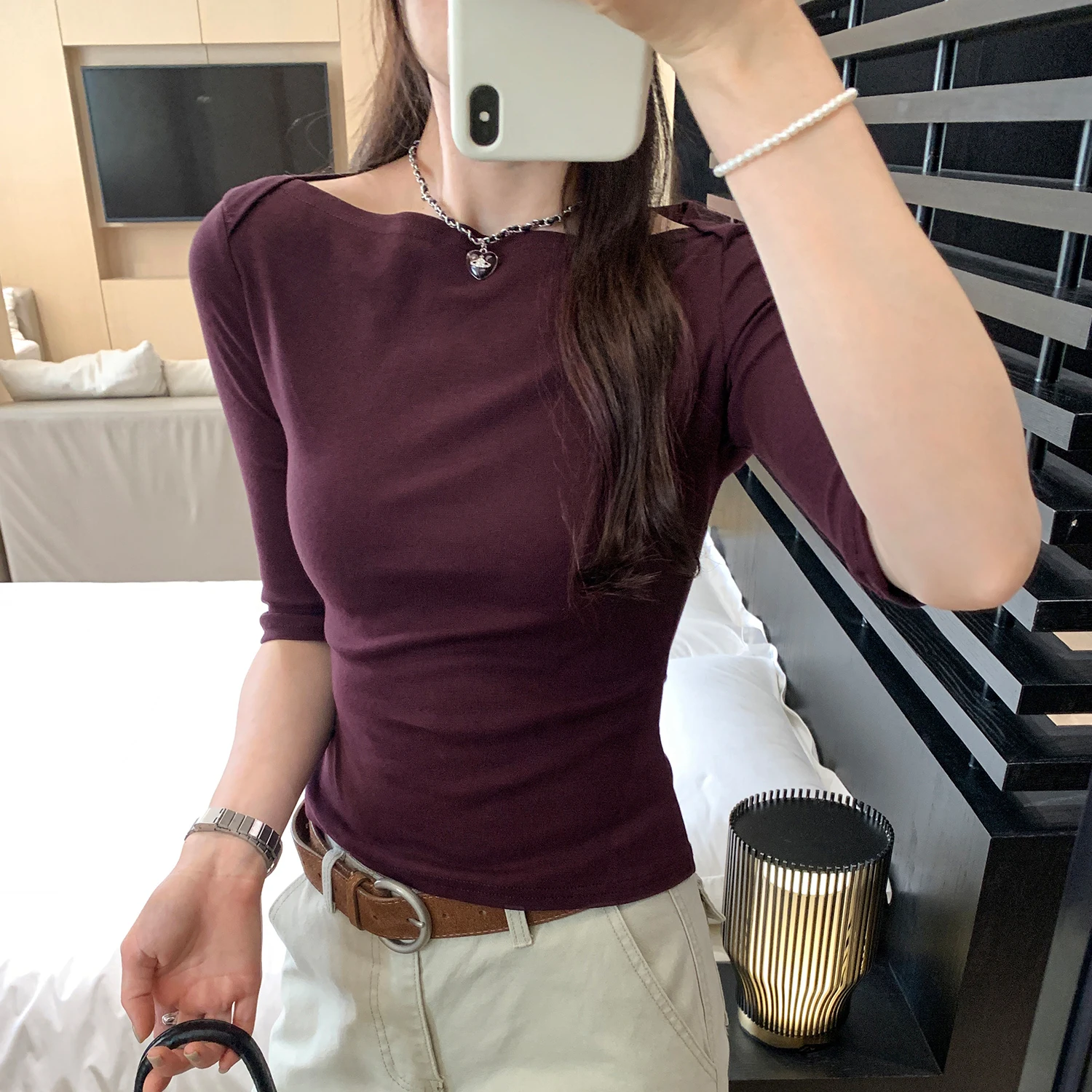 ワンポイントTシャツの選び方とは？厳選4選で、どんな場面でも自然に着こなせるスタイルを発見しよう