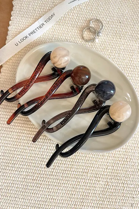 高級感のある人造珍珠のヘアクリップ【レトロスタイル・ツイストデザイン】