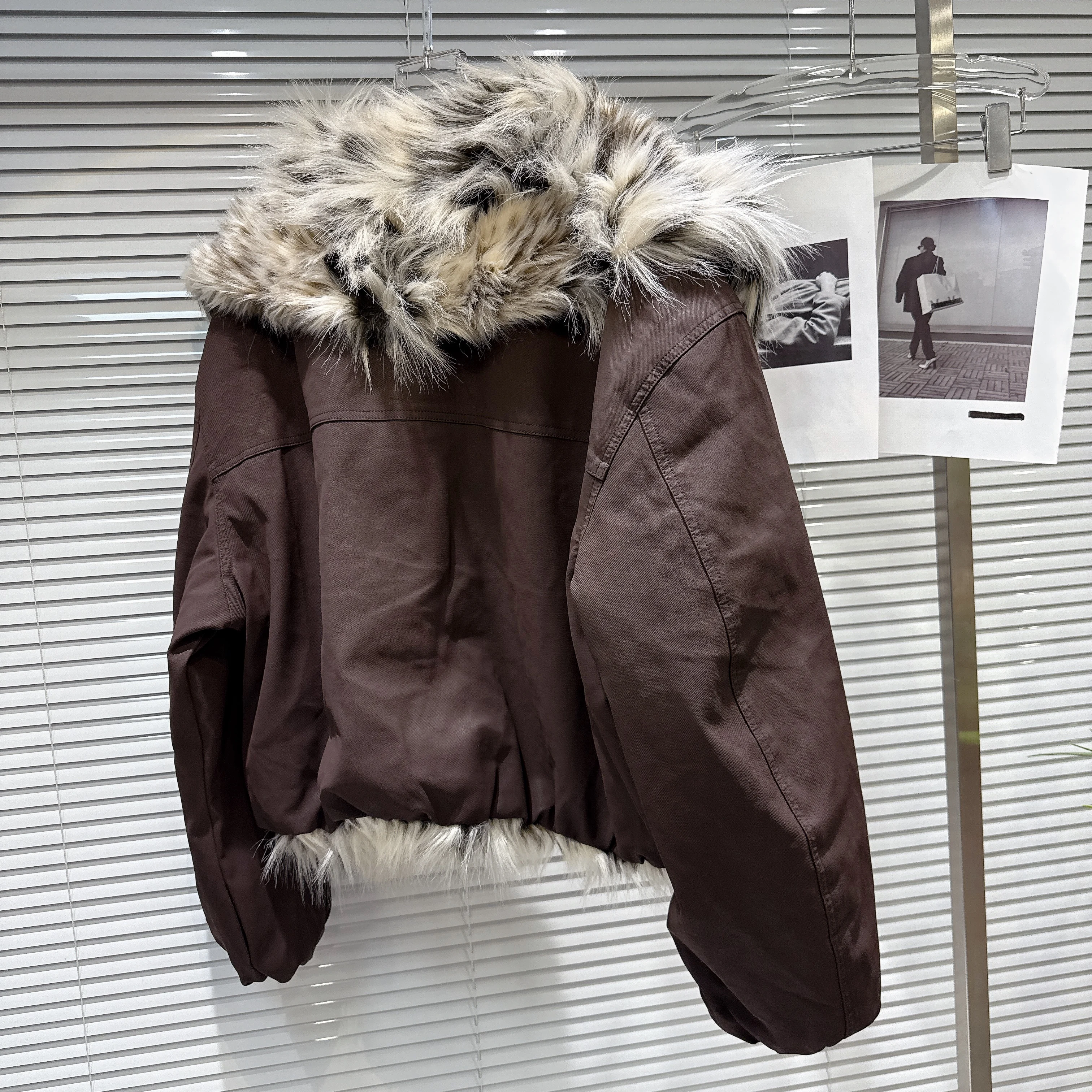 ヒョウ柄ショートジャケット：美式風のカジュアルコートが冬の日常にどう活用されるか