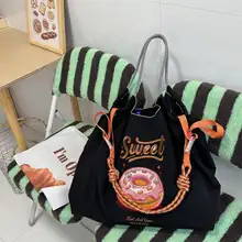 ボールチェーン刺繍トートバッグ【可愛いドーナツデザイン・エコキャンバス】