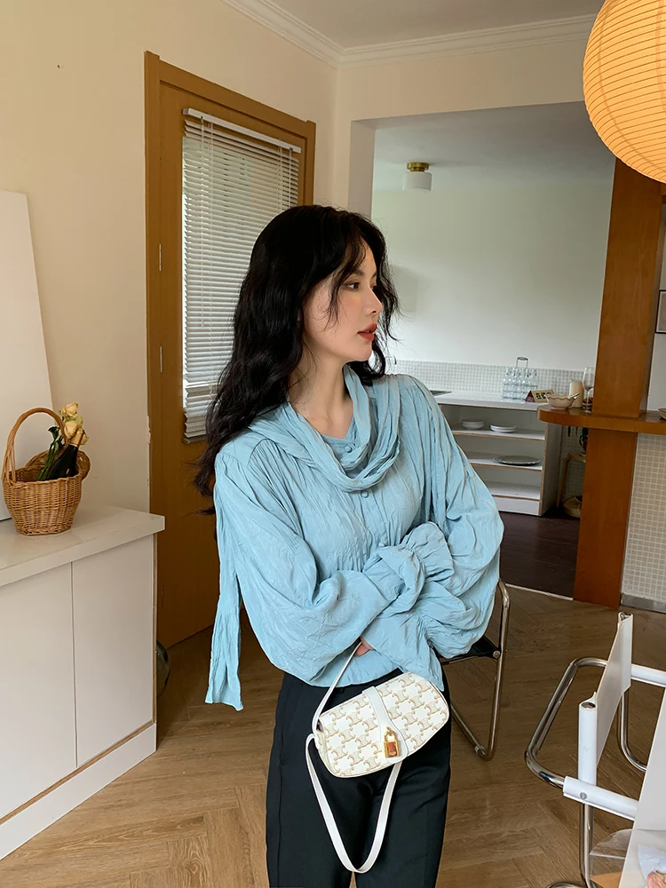 ブラウスのプリーツは本当に必要  ？法式スタイルの水色百褶ブラウスが教えてくれたこと