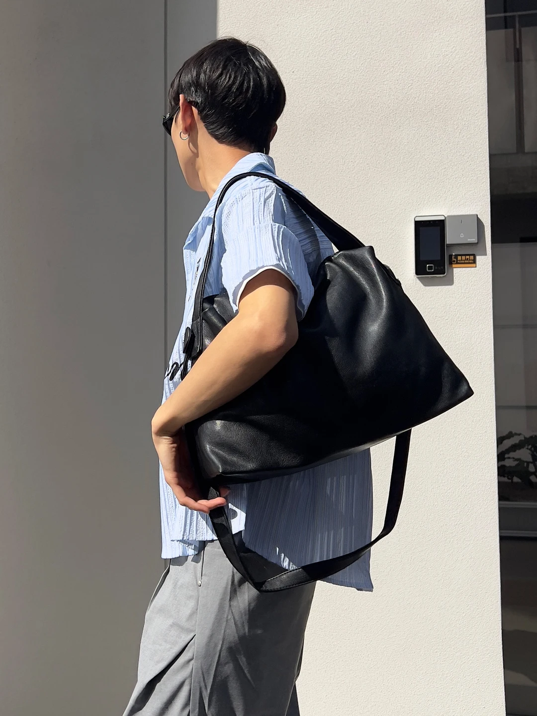 韓国風レトロデザインのショルダー通勤バック：メンズおしゃれバックの実用性とスタイルバランス