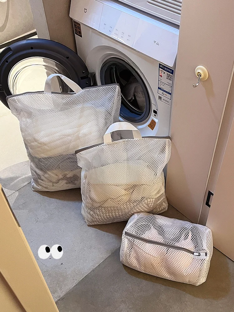 ブラジャーを洗濯機で洗う際のネット選び：洗濯ネット【洋服・毛衣・ブラジャー用・網目タイプ・型崩れ防止】の実用性と使い方