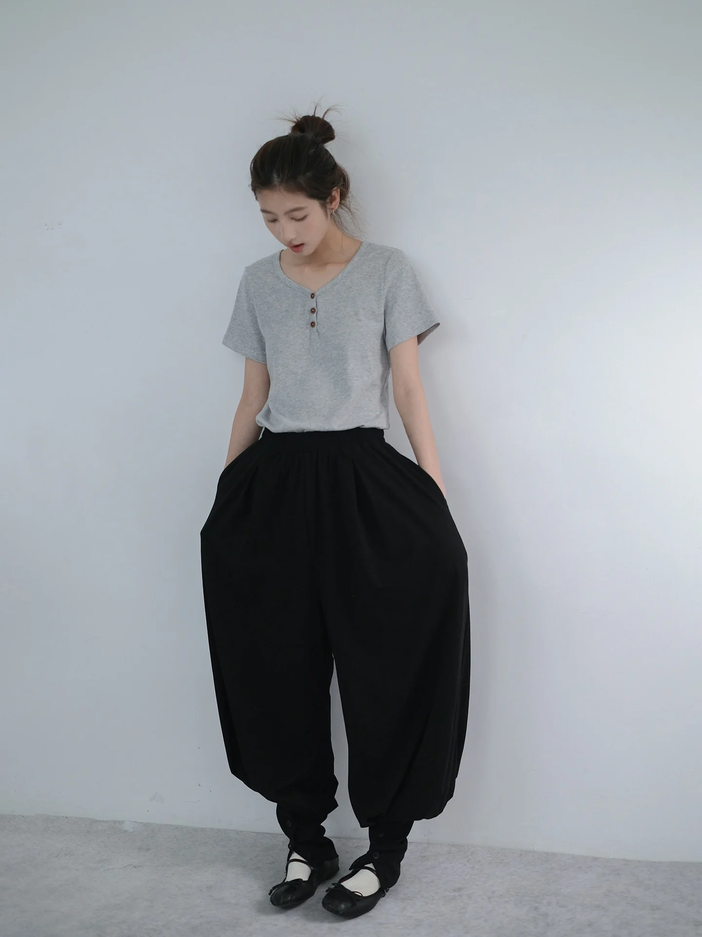 裾スリットパンツは本当に涼しくて、通勤にも日常にもぴったり？