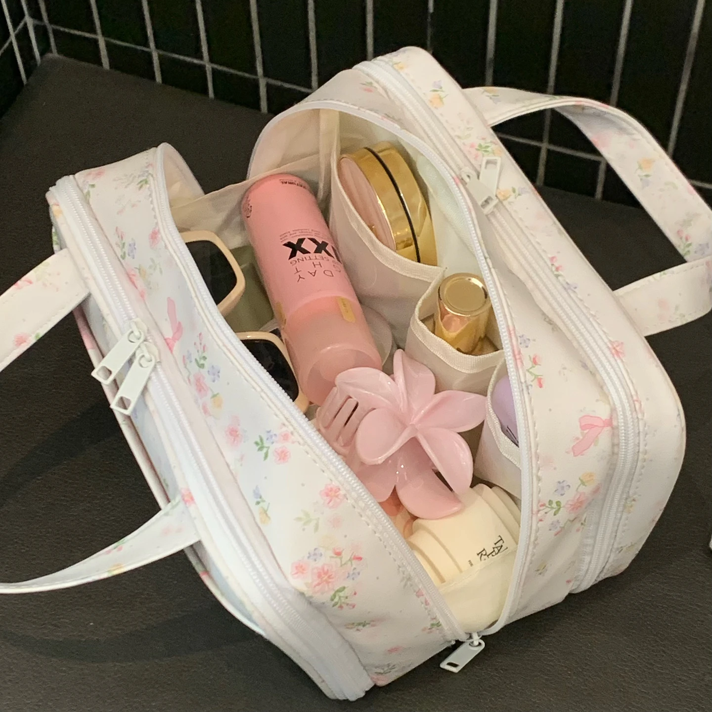 浴衣カバン メンズ向けの小物収納：可愛いフラワープリントコスメポーチの実用性と使い分け