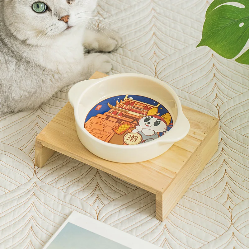 陶器製猫用食器：高さ調整可能で首に優しいデザインの実用性を検証