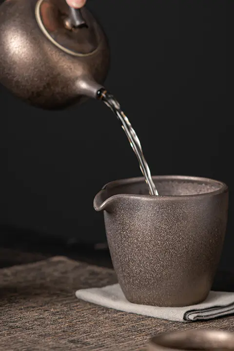 大容量のレトロ陶器公道杯【金色釉・家庭用】