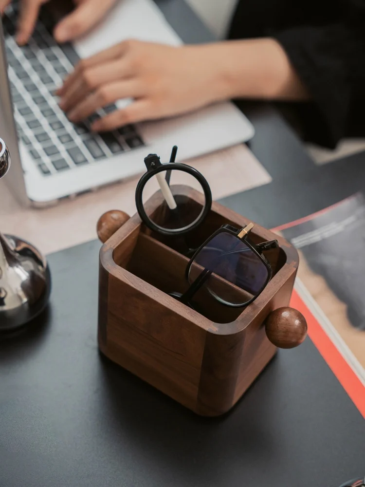 メガネスタンドを選ぶべき理由は？実は「整理」が大事な3つのポイント