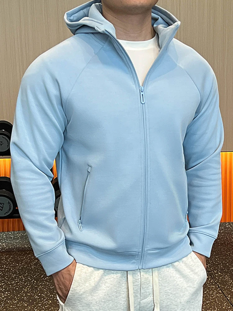 ストリートファッションの中心アイテムとは？厚手フードジャケットの完全ガイド