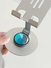 シンプルデザイン シルバーのスマートフォンスタンド【360度回転・デスク用・折りたたみ式】