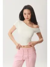 セクシーなショルダーカットTシャツ【春夏用・デザイン・胸パッド付き・女性用】